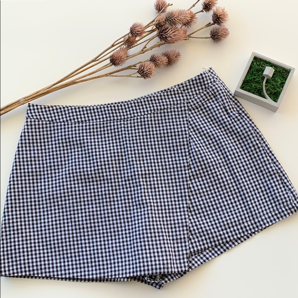 NWOT Checkered Mini Skort